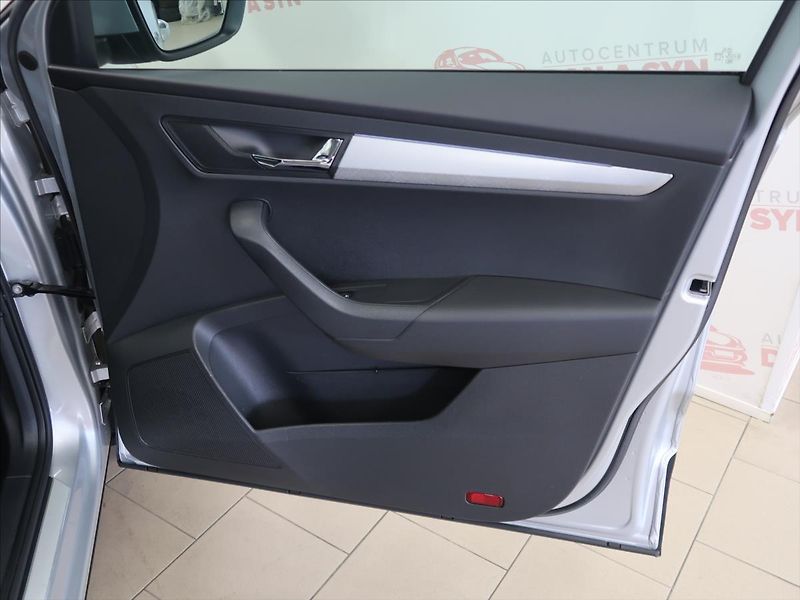 Škoda Karoq 2,0 TDI DSG Tour 1.majitel - fotka 12 z 42