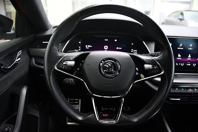 Škoda Octavia 2.0TDi RS DSG 1M ČR - fotka 22 z 39