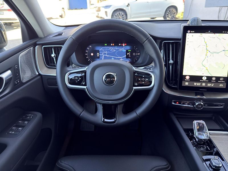 Volvo XC60 T8 AWD ULTRA DARK / B&W VZDUCH - fotka 19 z 57