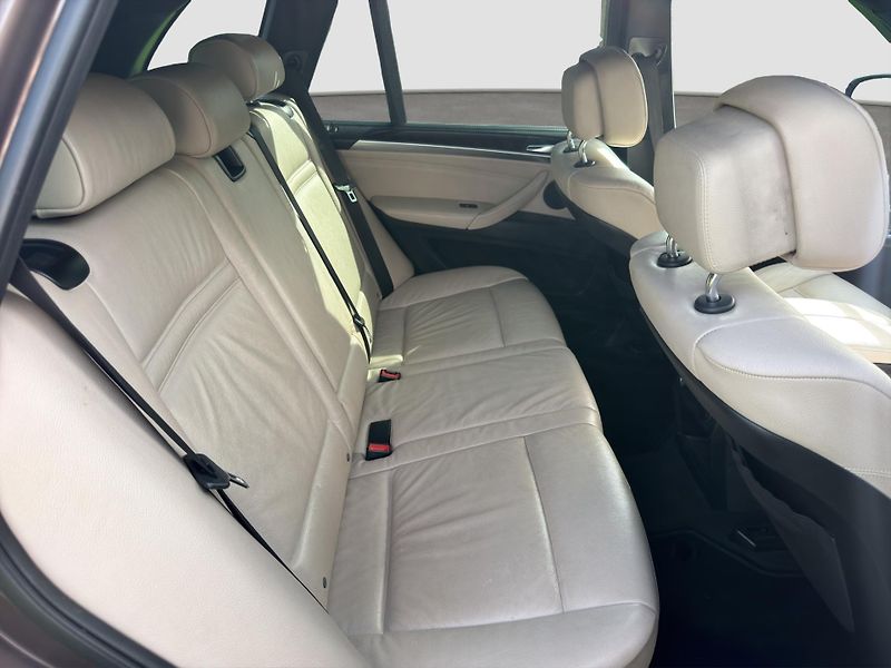 BMW X5 (2010) - fotka 19 z 28