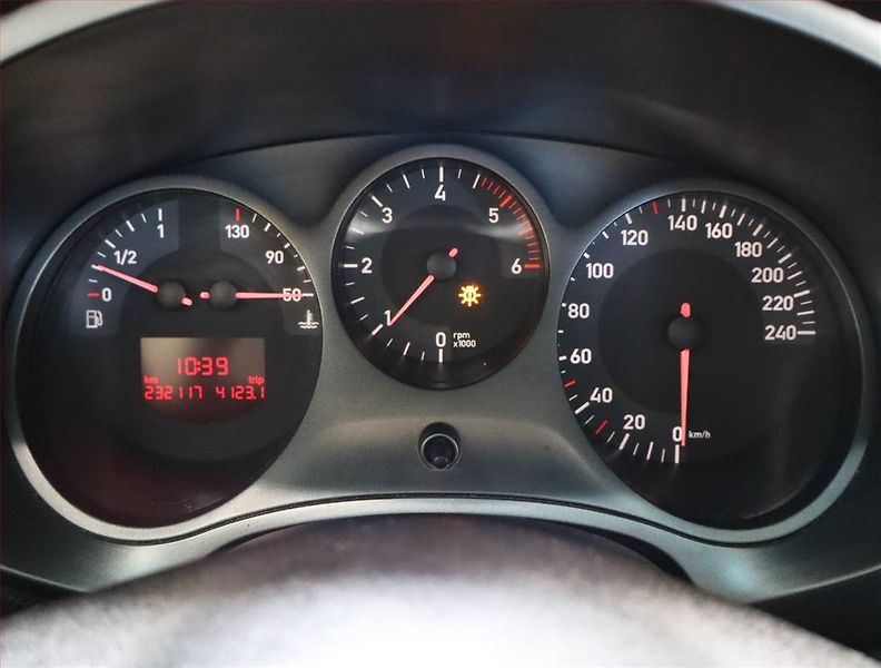 Seat Leon (2008) 2.0 TDI, nová STK - fotka 11 z 16