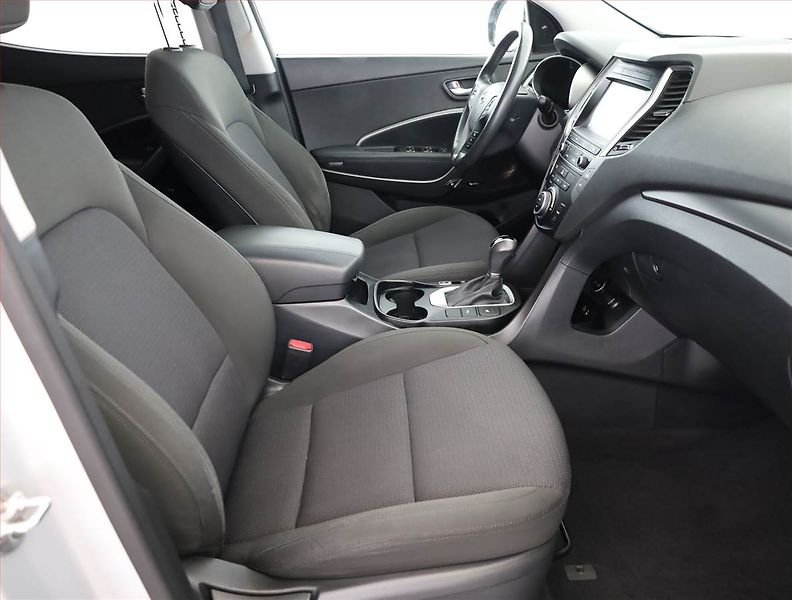 Hyundai Santa Fe (2017) 2.2 CRDi Blue, 4X4, Automat - fotka 7 z 16