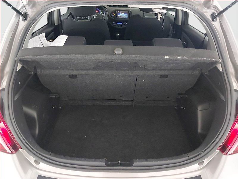 Toyota Yaris (2015) 1.5 Hybrid, Automat - fotka 14 z 16