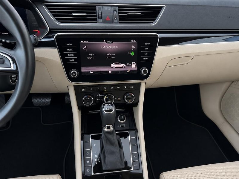 Škoda Superb 2,0 TSi L&K 4x4 DSG 272PS LED - fotka 12 z 14