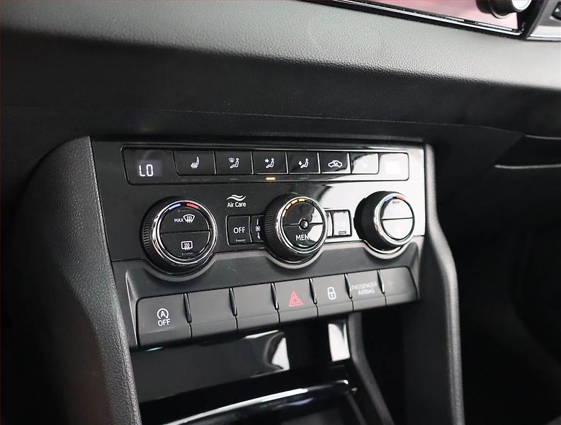 Škoda Karoq (2018) Style 1.0 TSI, Automat - fotka 21 z 22
