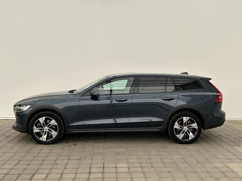 Volvo V60 2.0 B5 4x4 CC PLUS - fotka 8 z 31