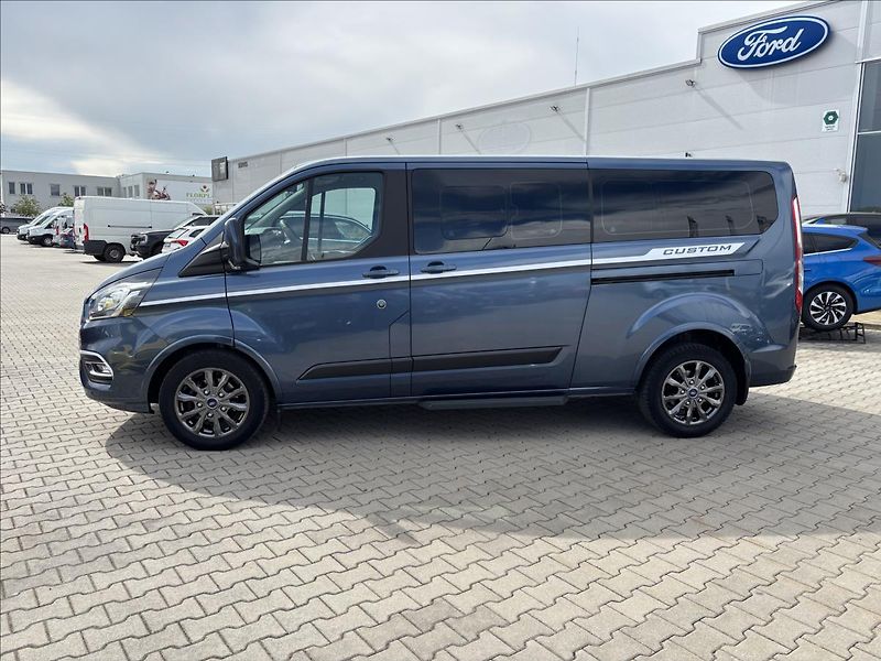 Ford Tourneo Custom 2,0 EcoBlue 125kW L2 - fotka 2 z 38