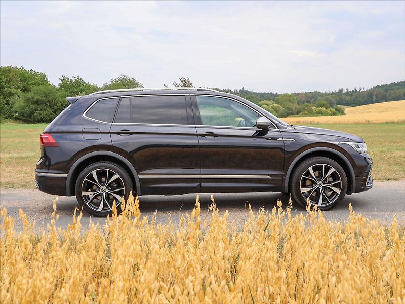 Volkswagen Tiguan Allspace 2,0 TSI 4x4 DSG R-Line 7-Míst - fotka 8 z 44