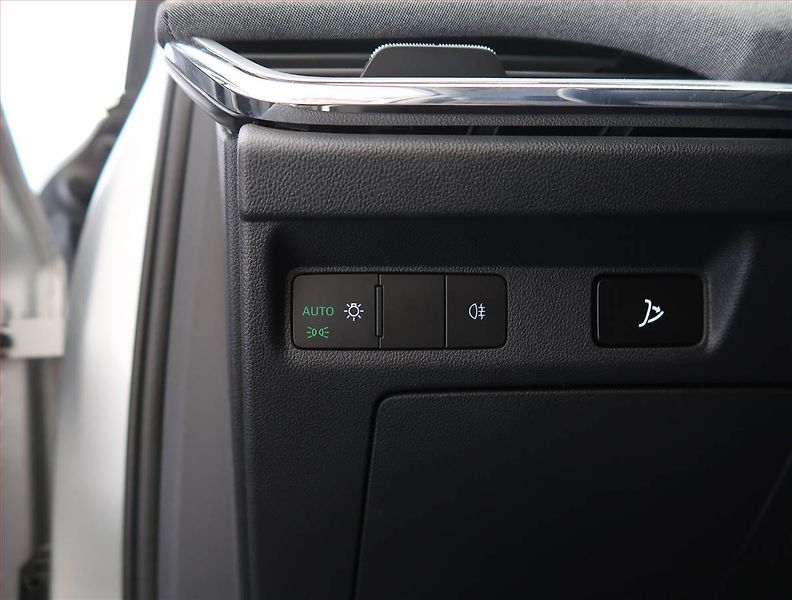 Škoda Enyaq (2023) Loft iV 80 (82 kWh), SoH 94% - fotka 26 z 28