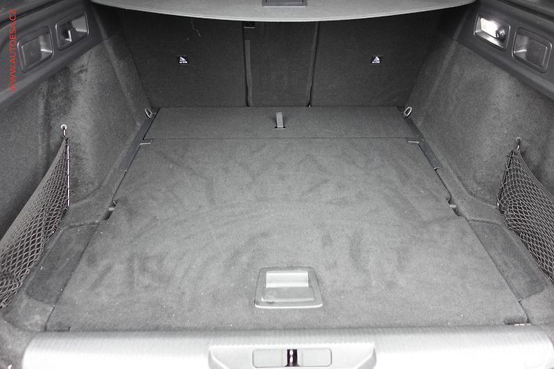 Peugeot 308 (2022) 1.2PT, ČR, Allure - fotka 7 z 21