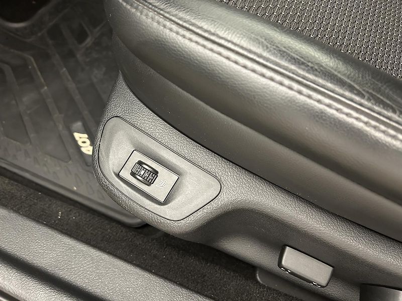 Peugeot 407 2.2 HDI - fotka 7 z 22