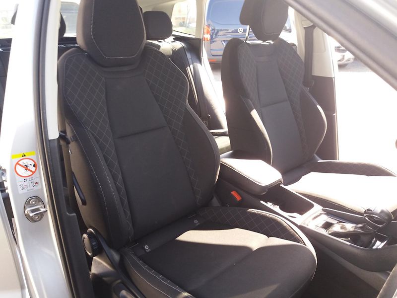 Škoda Karoq 1.6TDi,DSG,LED,NAVI.! - fotka 15 z 23