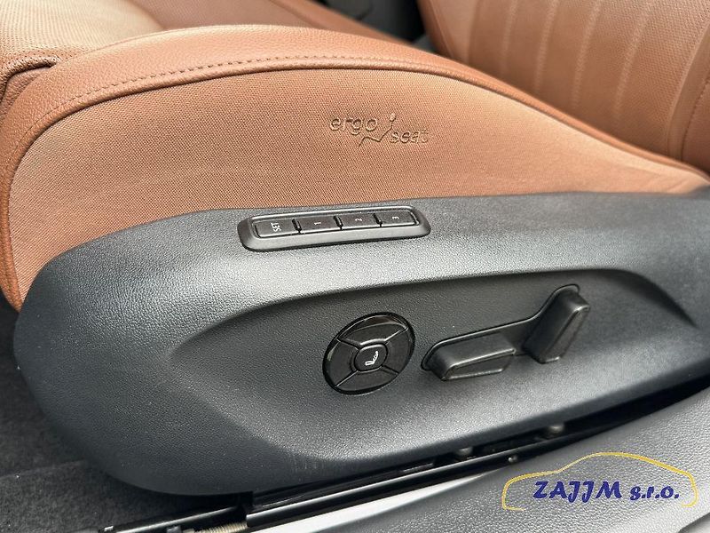 Škoda Superb L&K 2.0TDI DSG - fotka 31 z 52