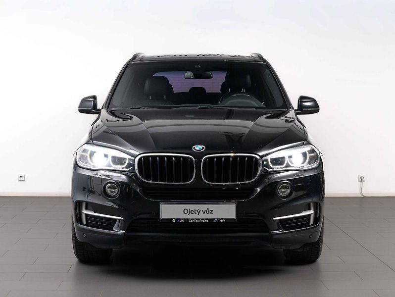 BMW X5 xDrive30d - fotka 2 z 23