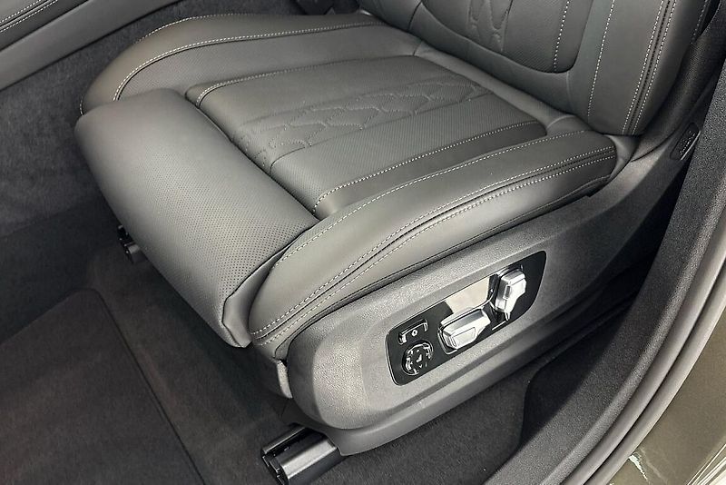 BMW X6 xDrive40d - fotka 7 z 28
