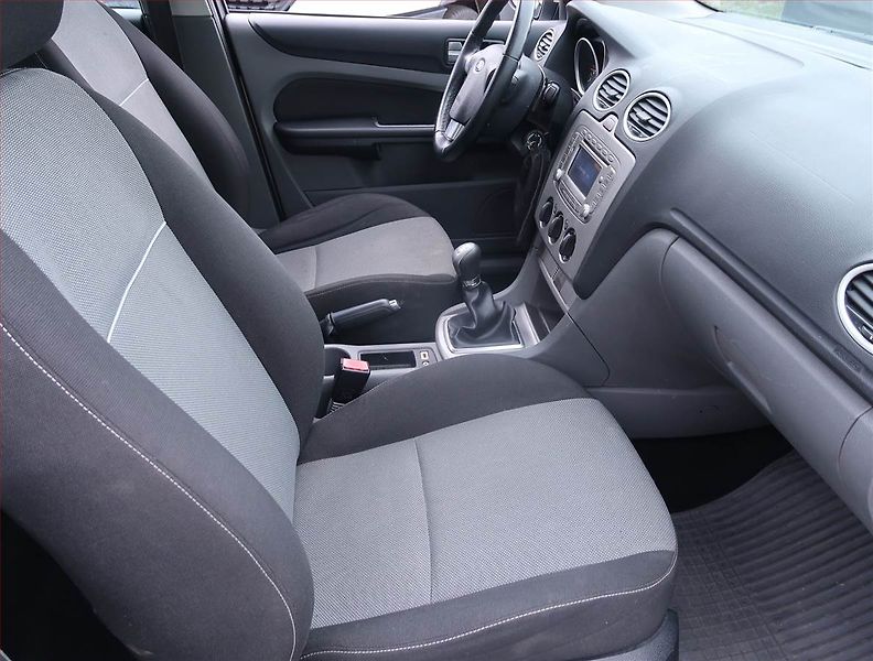 Ford Focus (2010) 1.6 TDCi, po STK, Klima - fotka 9 z 14