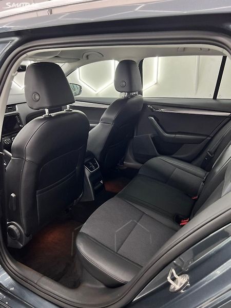 Škoda Octavia Combi 2,0 TDI Style/ odp.dph - fotka 26 z 41