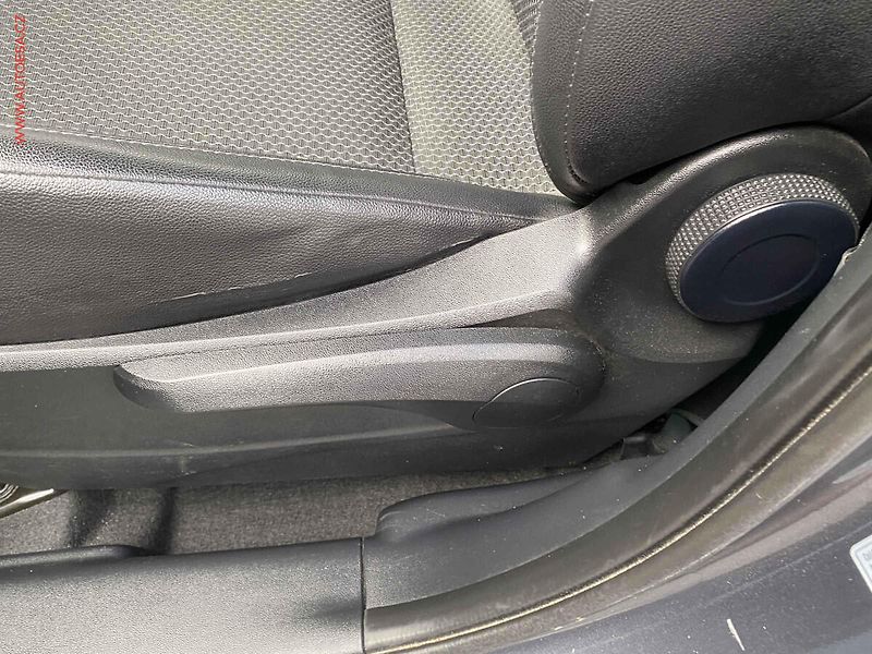 Hyundai ix35 (2011) 2.0i - fotka 14 z 16