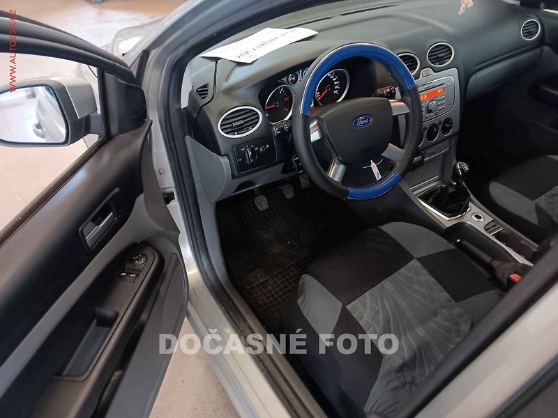 Ford Focus (2009) 1.6 TDCi, AC, el. výbava - fotka 3 z 3