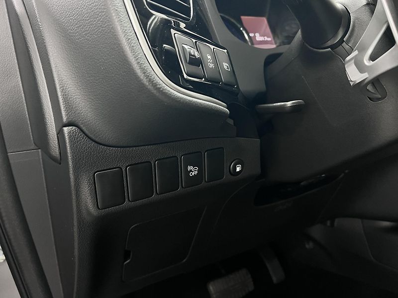 Mitsubishi Outlander 2.4 PHEV 165 kW, 4x4, 2020 - fotka 13 z 38
