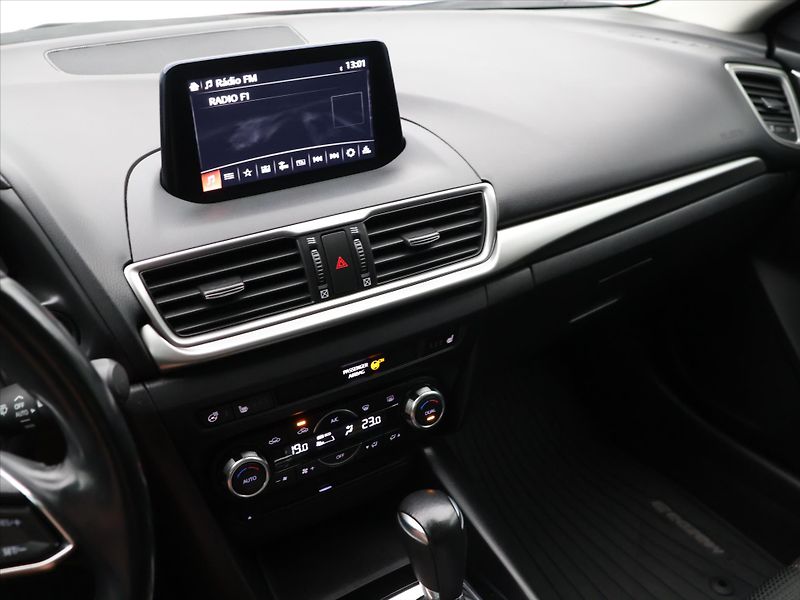 Mazda 3 2,0 G120 Automat Attraction - fotka 23 z 32