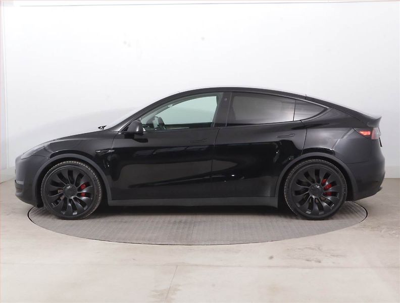 Tesla Model Y (2022) Performance 79kWh, SoH 82% - fotka 3 z 21