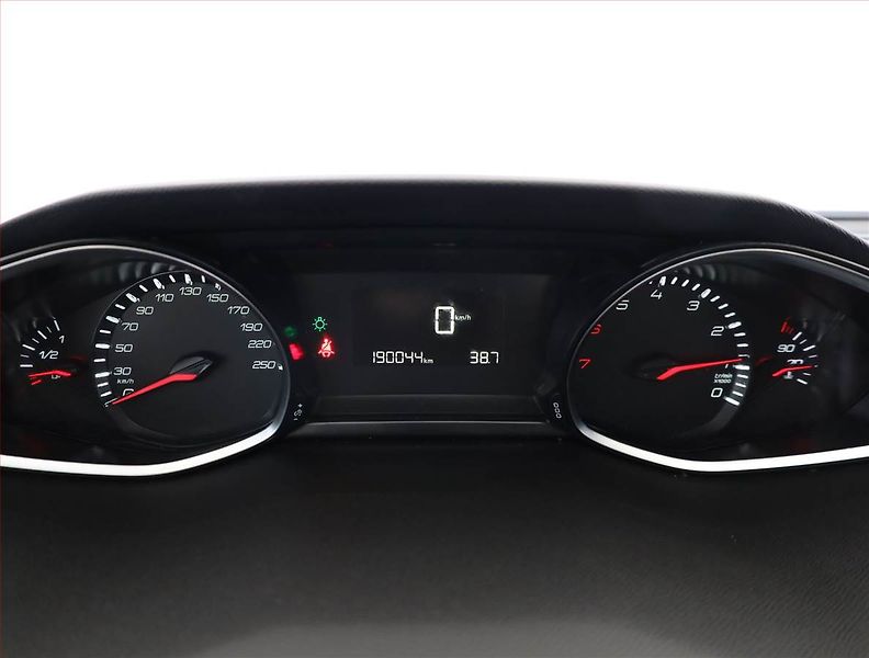 Peugeot 308 (2019) 1.2 PureTech, ČR,1.maj - fotka 9 z 16