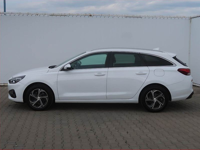 Hyundai i30 (2021) Family 1.5 DPI, Serv.kniha - fotka 3 z 16