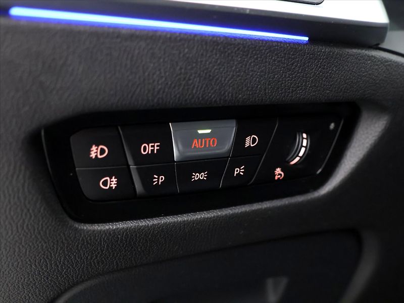 BMW Řada 3 2,0 320d 140kW xDrive M Paket - fotka 17 z 38