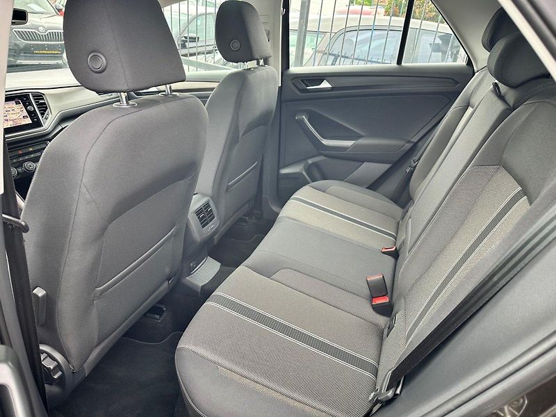 Volkswagen T-Roc (2018) 1.5TSi NAVI, KAMERA. 100%KM - fotka 13 z 18
