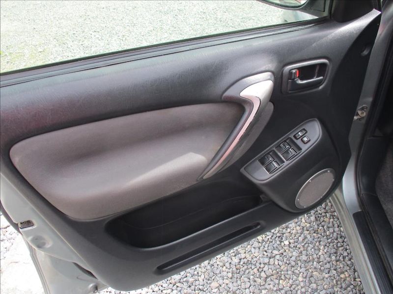 Toyota RAV4 2,0 D4D, 4x4,digiklima,tažné, - fotka 18 z 33