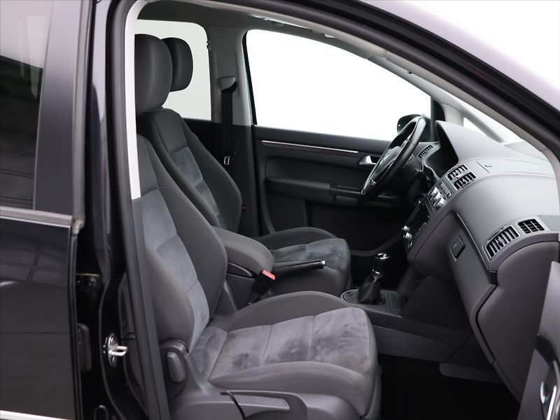 Volkswagen Touran 2,0 TDI 103kW Highline Tažné - fotka 12 z 27