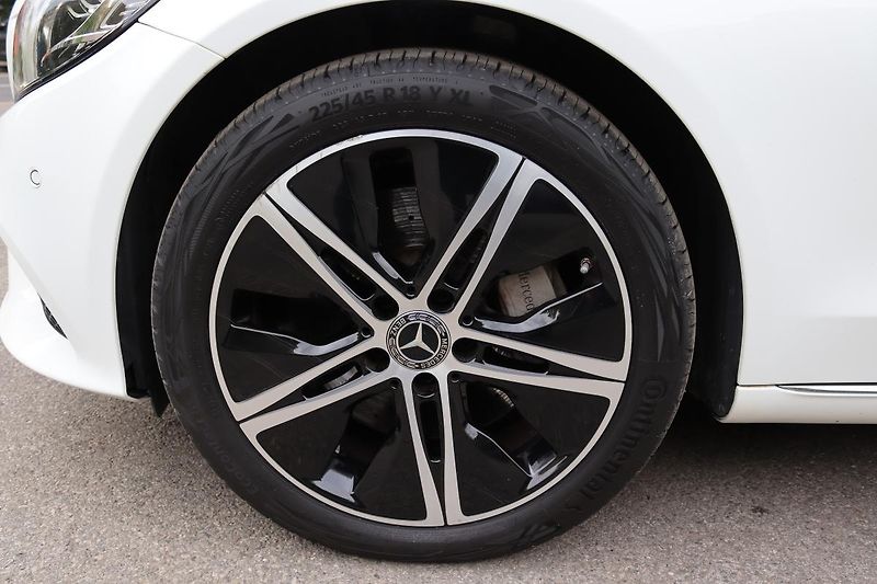 Mercedes-Benz Třídy C 300de PLUG-IN HYB KOMBI 225kW - fotka 18 z 48