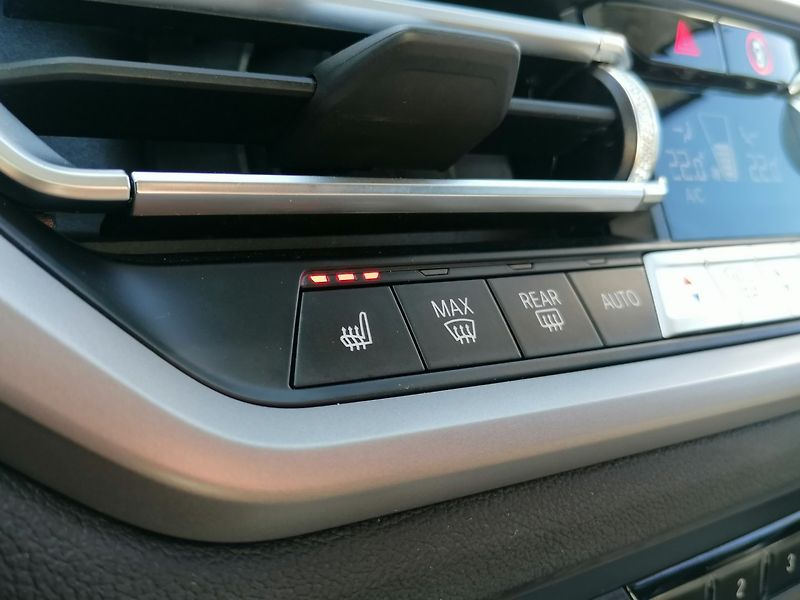 BMW Řada 3 (2022) 2.0 318D A/T Kůže - fotka 15 z 34