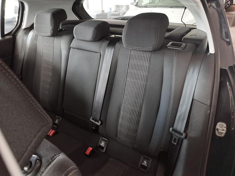 Peugeot 308 (2018) 1,2I,81KW,1.ROK ZÁRUKA,NAJ.54t - fotka 13 z 36