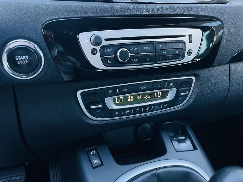 Renault Grand Scénic 1.6dCi MANUÁL KAMERA SERVISKA - fotka 40 z 47