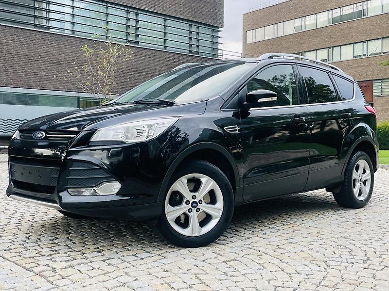 Ford Kuga 2.0TDCi 4x4 MAN TAŽNÉ VÝHŘEV - fotka 3 z 44