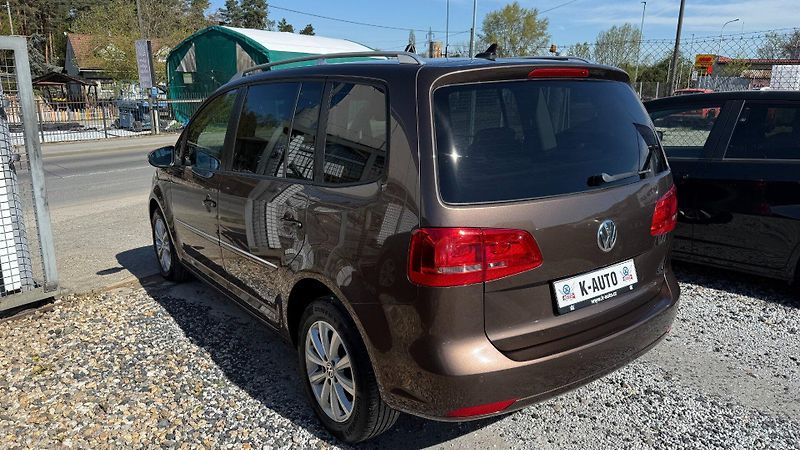 Volkswagen Touran (2011) 1.6TDi 77kW REZERVOVANO - fotka 6 z 23