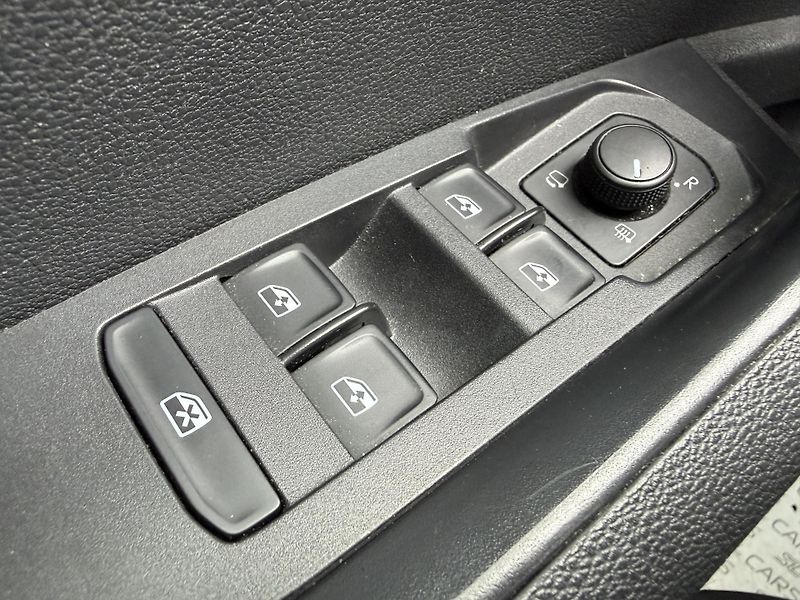Škoda Karoq 1.0 TSI NAVI TAŽNÉ SERVISKA - fotka 14 z 46
