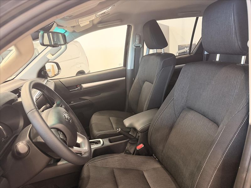 Toyota Hilux (2025) 2,8 Double Cab Executive  2.8L - fotka 8 z 11