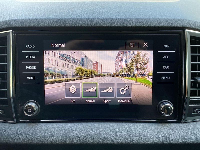 Škoda Karoq (2017) 1.5 TSI DSG Style - fotka 15 z 33
