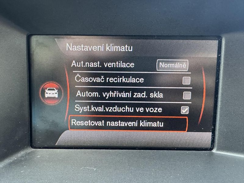 Volvo XC60 D4 AWD MOMENTUM - fotka 35 z 43