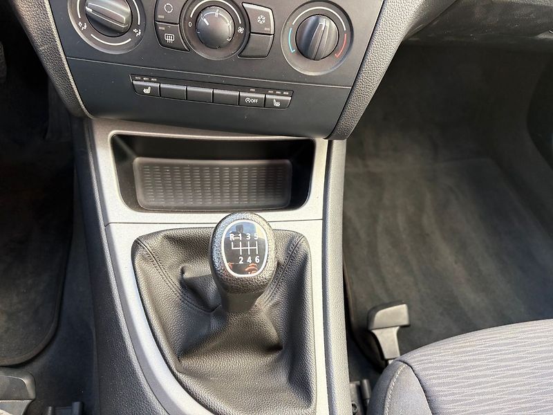 BMW Řada 1 116i, Klima, Tažné - fotka 11 z 14