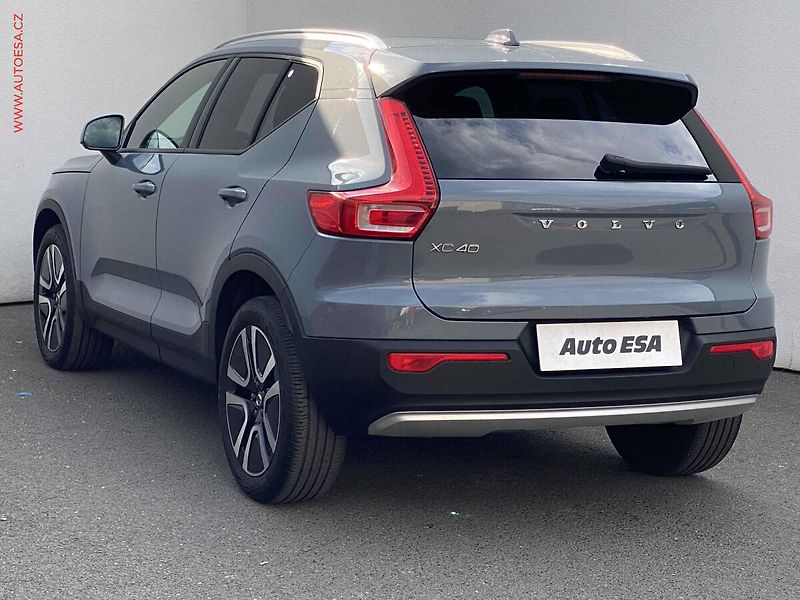 Volvo XC40 (2022) 1.5i, ČR, AT, LED - fotka 6 z 19