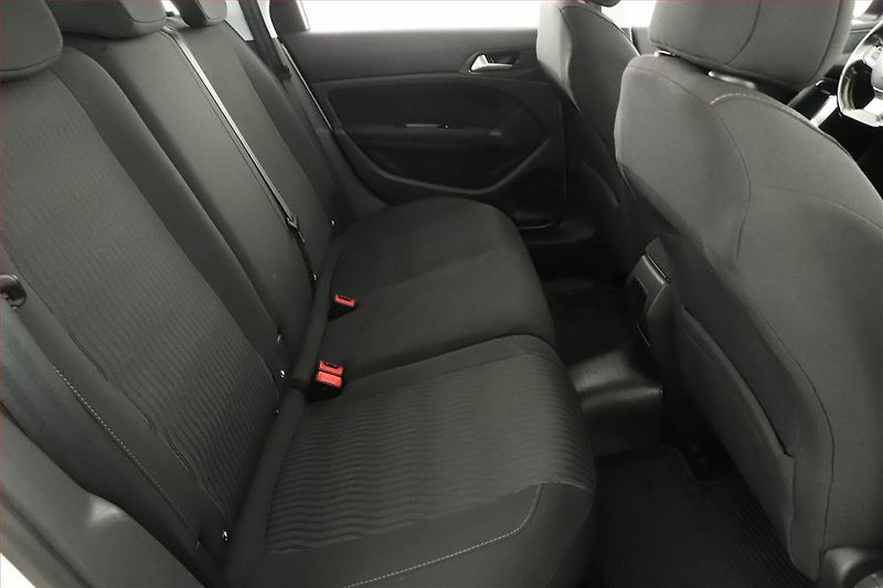 Peugeot 308 (2017) 1.6 BlueHDi, Tempomat - fotka 7 z 13