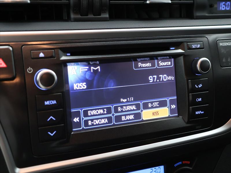 Toyota Auris 1,6 97kW CZ Style Valvematic - fotka 19 z 31