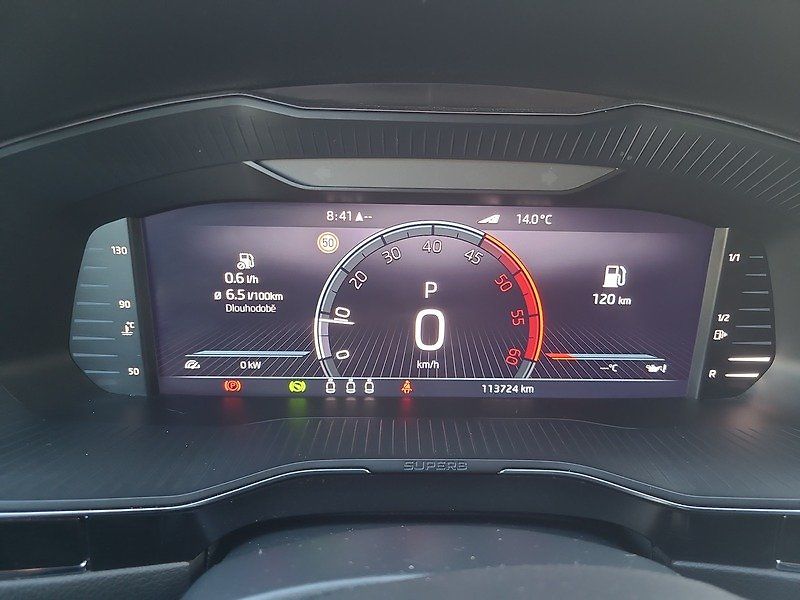 Škoda Superb Combi 2.0 TDI DSG - fotka 9 z 69