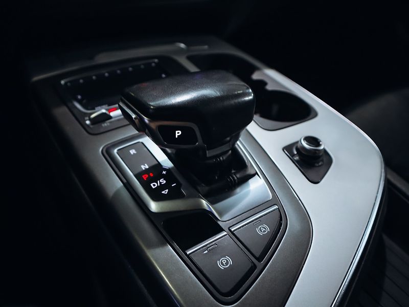 Audi Q7 3.0TDI, Quattro S-line 200kw - fotka 17 z 32