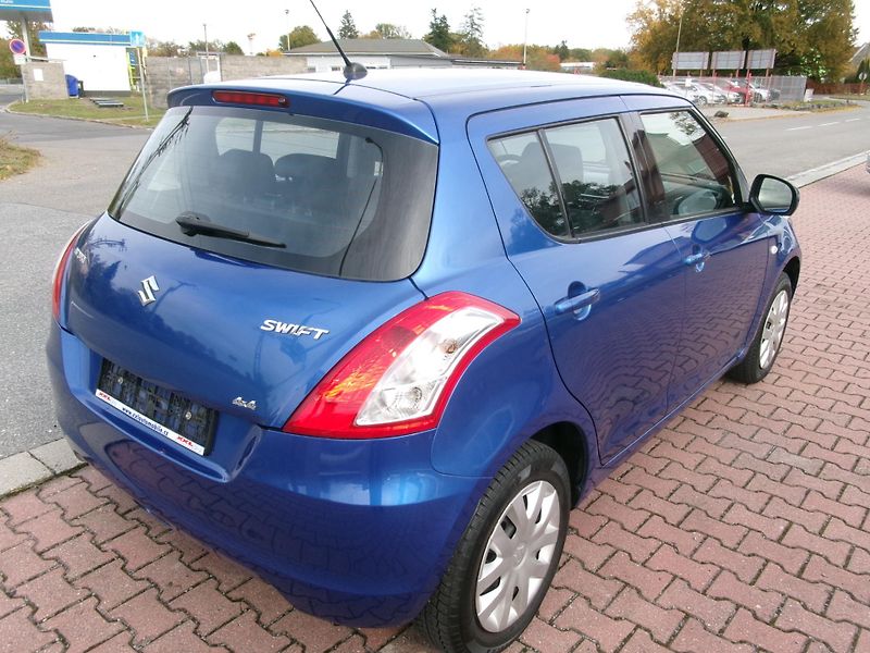 Suzuki Swift (2011) 1,3i KLIMA 4x4 VÝHŘEV USB - fotka 5 z 25