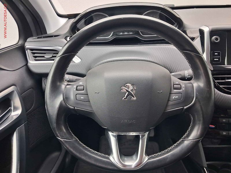 Peugeot 2008 (2018) 1.2 PT, ČR, Allure, park. - fotka 11 z 20